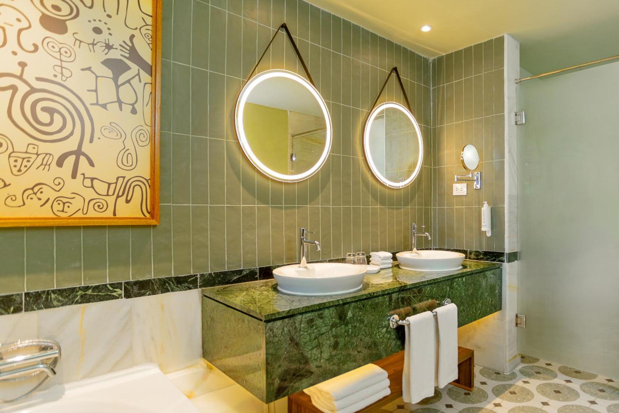 2 Double Beds Swim Up Premium Junior Suite SGL