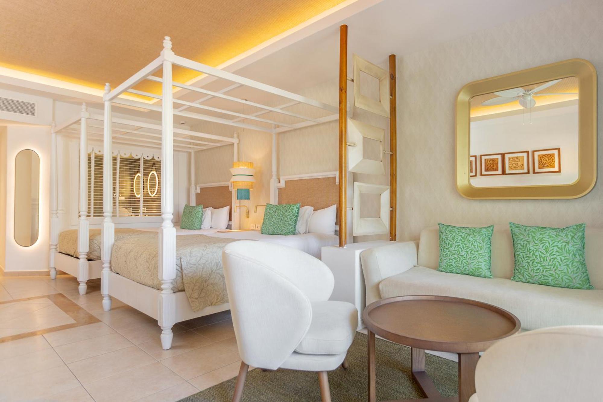 2 Double Beds Deluxe Junior Suite SGL