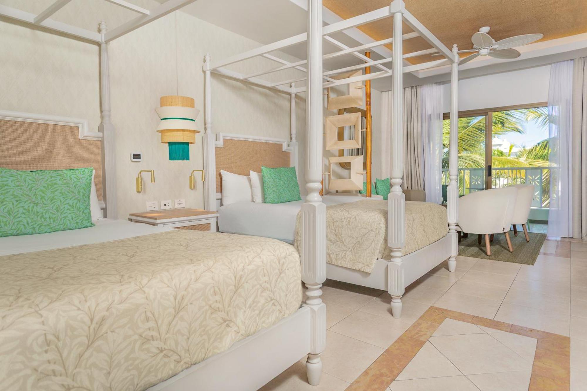 2 Double Beds Deluxe Junior Suite SGL