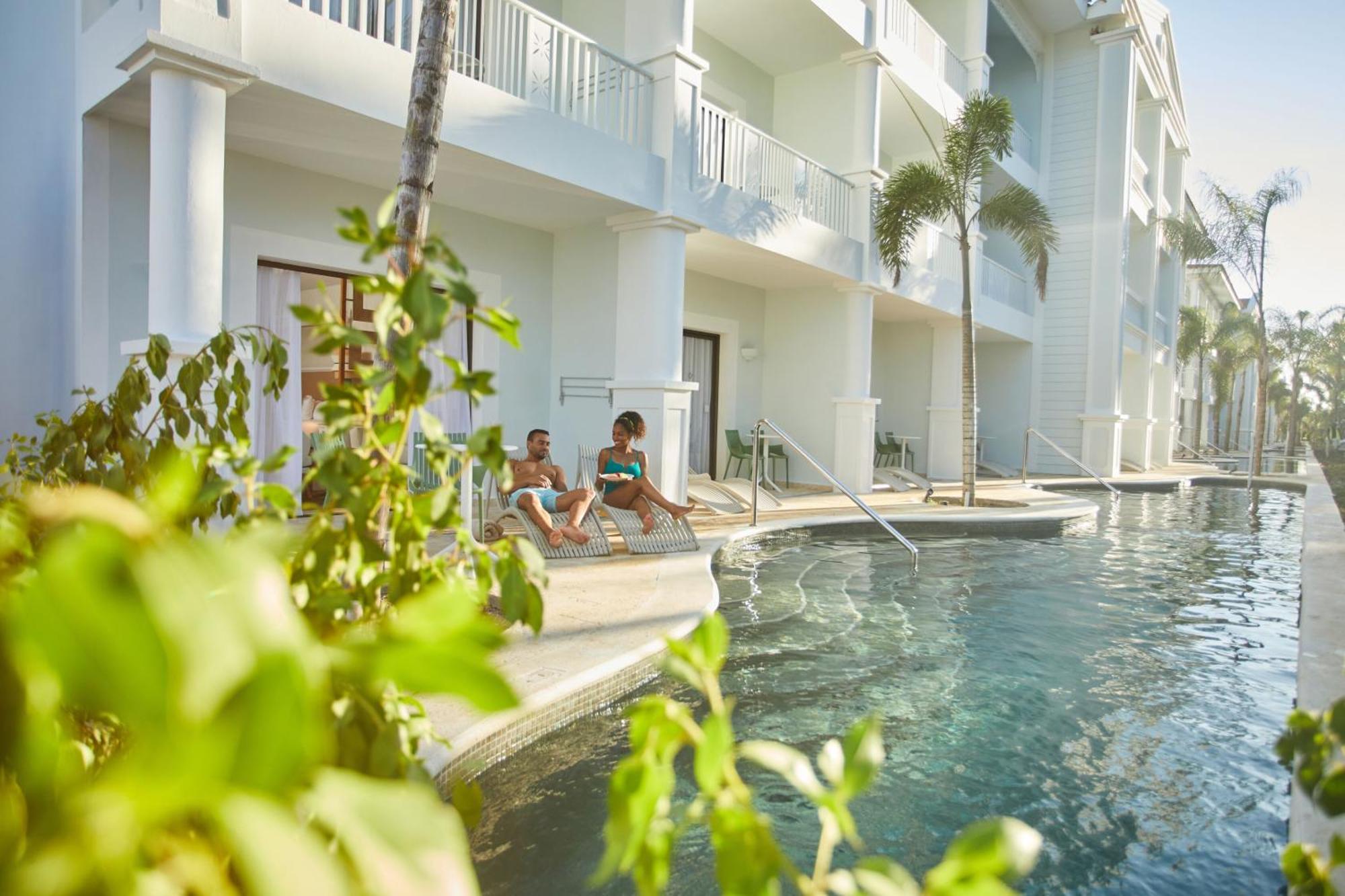 2 Double Beds Swim Up Premium Junior Suite SGL